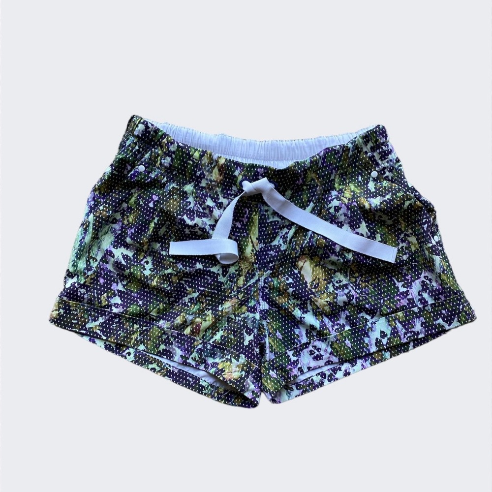 Lululemon spring break away shorts size 6 EUC